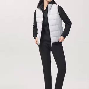 Chaqueta acolchada de invierno frío con capucha y cremallera con logotipo personalizado de alta calidad para mujer - Product Image 4