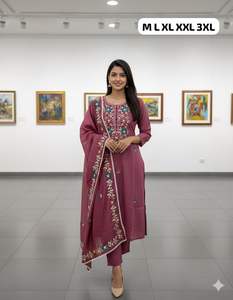 Conjunto de Kurti de Seda Romana de Alta Calidad Hecho a Mano para Mujer, con Dupatta Jacquard y Pantalón, en Existencia - Product Image 4