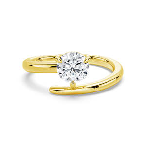 Anillo Solitario de Diamante Moissanita en Oro de 14K, Corte Redondo con Elegante Banda de Oro de 14K - Product Image 1