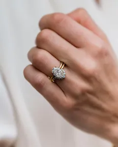 แหวนเพชรสีโรสโกลด์คุณภาพสูงพร้อมพลอยเทียมเทียมเจียระไนและดีไซน์ทรงเรขาคณิต - Product Image 6