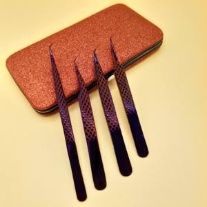 Pinzas de Cejas Profesionales, Duraderas y de Precisión, de Acero Inoxidable con Punta Inclinada y Logotipo Personalizado - Product Image 4