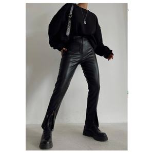 Pantaloni in pelle da donna con spacco frontale con Design elegante - Product Image 1