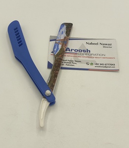 Rasoir à rasage manuel avec logo personnalisé en gros avec manche en plastique bleu durable pour le visage, le corps et les aisselles de Barber - Product Image 2