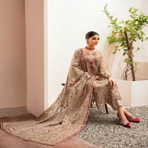 Elegante y hermoso vestido maxi de gasa de lujo Trajes de boutique de 3 piezas para mujeres para ropa de fiesta-Ramsha Volume KASHISH - Product Image 2