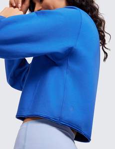 Jersey de peso pesado personalizado, sudadera cálida de algodón polar para mujer, sudadera en blanco recortada bordada de cuello redondo de gran tamaño para mujer - Product Image 3