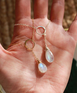 Collier lariat goutte de pierre de lune arc-en-ciel colliers de chaîne filaire en pierres précieuses Boho argent plaqué or colliers pendentifs faits à la main femmes - Product Image 5