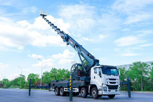 Camion de travail en hauteur d'occasion en excellent état, modèle ISUZU GIGA 45m/65m, plateforme télescopique, disponible dès maintenant. - Product Image 5