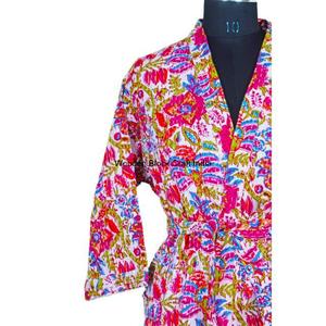 Robe kimono matelassée en kantha bio faite à la main, écologique, réversible, en coton, imprimé floral, veste longue pour femmes, printemps/automne/hiver - Product Image 5