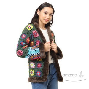 Cardigan fatto a mano in pelliccia sintetica uncinetto Boho da donna con capispalla in maglia sostenibile con Cardigan di lana da donna Patchwork - Product Image 1