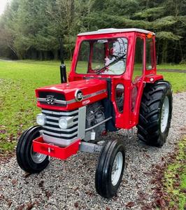 Tractor Agrícola Massey Ferguson 165 2WD con Cabina Cerrada, Bomba de Caja de Cambios para Motor Diésel, Alta Productividad - Product Image 4