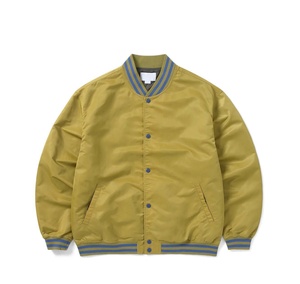 Custom Satin Varsity Jacket OEM Béisbol Bomber Unisex Streetwear Prendas de abrigo para clubes Equipos Eventos Chaqueta de estilo premium - Product Image 5