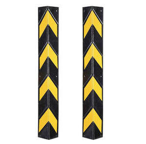 Protection d'angle de mur en caoutchouc en forme de L avec bandes de sécurité jaunes réfléchissantes - Product Image 1