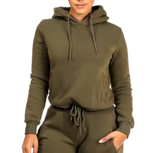 Ensemble élégant de sweats à capuche vierges vert olive et de jogging Vêtements de sport confortables, parfaits pour les journées décontractées et la mode quotidienne sans effort - Product Image 4