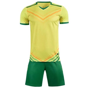 Ensemble de maillots de football personnalisés pour hommes adultes avec logo, couleurs, tailles, noms et numéros personnalisés - Uniforme de football respirant pour garçons - Product Image 4