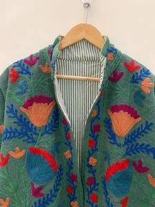 TNT Veste brodée Suzani faite à la main Veste courte en velours avec broderie florale Bomber Suzani Veste pour femmes - Product Image 2