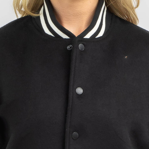 บริการ OEM แจ็คเก็ตวาร์ซิตี้ผู้ชายแบบสบายๆ สำหรับออกกำลังกาย ขายส่งเสื้อแจ็คเก็ตแฟชั่นผู้หญิงคุณภาพสูงสำหรับฤดูหนาว ระบายอากาศได้ดี - Product Image 4