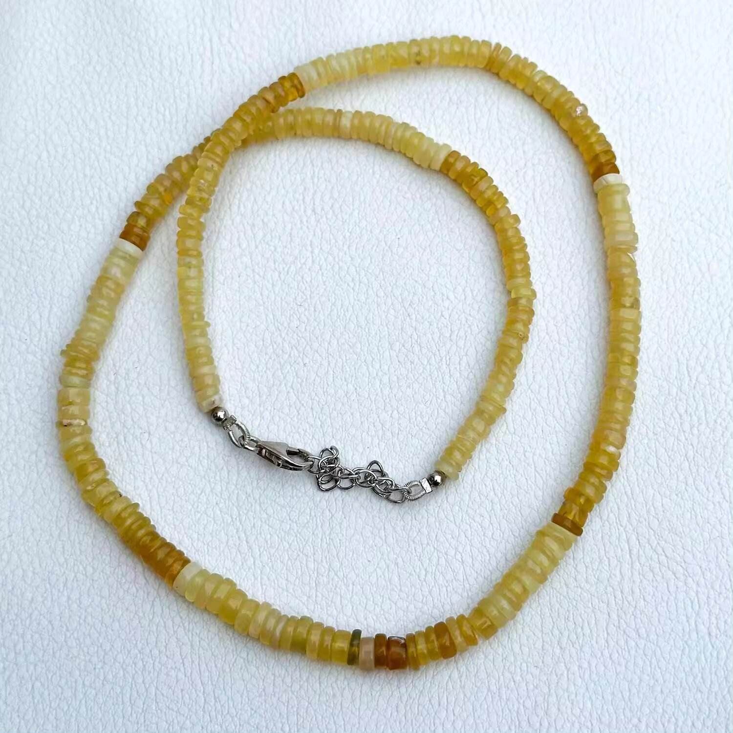 สีน้ำตาล