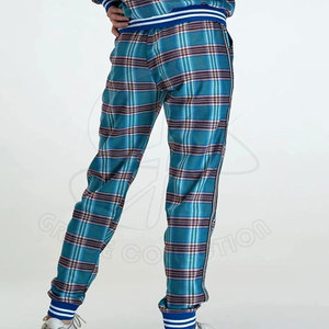 Nouvel arrivage de vêtements de sport de haute qualité Survêtements pour patchs personnalisés imprimés pour femmes Ensemble de survêtements deux pièces - Product Image 4