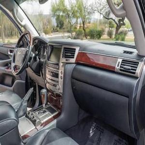 Lexus LX 570 2023/24 Usado, SUV Eléctrico Automático, Asientos de Cuero, Portaequipajes de Aleación de Aluminio, Neumáticos R17, Envío Rápido - Product Image 4