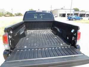 Toyota Tacoma Pickup 2022 Très Propre, Moteur 4.1L à Aspiration Naturelle, Essence, Boîte Automatique, Sièges en Cuir, Toit Ouvrant - Product Image 4