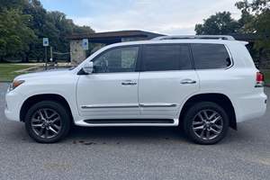 Lexus LX 570 V8 2014 Usado en Buen Estado, Tracción en las Cuatro Ruedas, Paquete de Lujo, Mayormente sin Modificaciones - Product Image 3