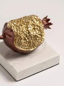 Sculpture moderne en aluminium incroyable, figurine de fruit attrayante, finition dorée de haute qualité, décoration de maison écologique - Product Image 2