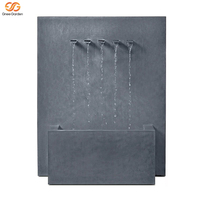 Fontaine murale cascade rectangulaire moderne haut de gamme en aluminium noir à 5 becs, résistante aux intempéries, installation facile, pour jardin extérieur