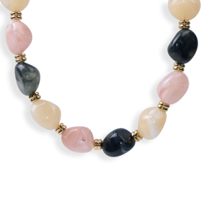 Collana CUCOCUCA fatta a mano 464250650 con pietre in resina multicolore e perline in acciaio inossidabile placcato oro, un audace statement di moda - Product Image 1