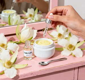 Huile d'<span class=keywords><strong>Ylang</strong></span> <span class=keywords><strong>Ylang</strong></span> en Gros Prix Usine Qualité <span class=keywords><strong>Extra</strong></span> I II III en Vrac en Conteneur IBC pour l'Industrie Cosmétique et de la Parfumerie - Product Image 3