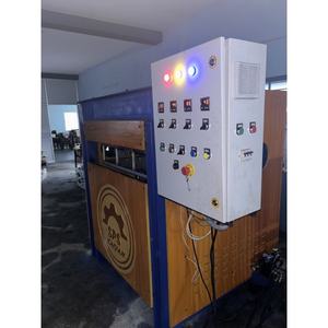 Máquina para hacer placas de 12 pulgadas de 9 cavidades de alto rendimiento Ideal para fabricar platos desechables en la industria del envasado de alimentos - Product Image 1