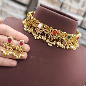 Conjunto de Gargantilla chapado en oro con acabado mate antiguo de la mejor calidad tradicional con pendientes colección de ropa de fiesta de boda o mujer - Product Image 1