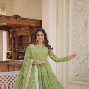 Robe de Travail de Broderie en Fausse Georgette et Fausse Georgette avec Séquence de Broderie Dupatta - Product Image 1