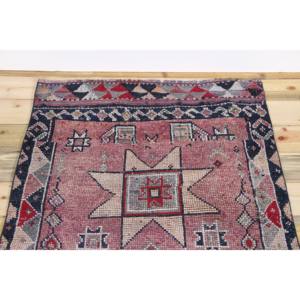 Alfombra Turca Vintage de 3.3x9.4 pies, Alfombra de Pasillo, Alfombra de Lana Geométrica Morada y Rosa - Product Image 4