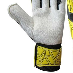 Next Tech Gants de gardien de but de haute qualité Matériau durable pour les enfants à des fins de match et d'entraînement Conception et logo personnalisés - Product Image 6