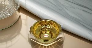 Bol et pot de fleurs traditionnels en laiton Urli fabriqués à la main de concepteur de 10 pouces pour la décoration intérieure pour les ustensiles de table de mariage - Product Image 2