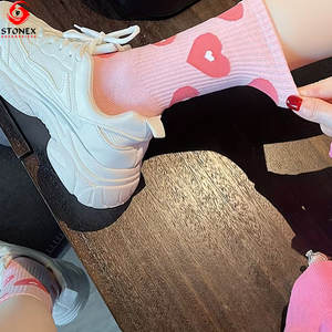 Chaussettes pour femmes de haute qualité, logo personnalisé, design tricoté, décontractées, tendance, usage quotidien, vente en gros - Product Image 5