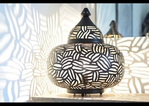 Lampe en Fer Oriental Arabe Design Vintage Marocain Antique Nouveau Pendentif Fait Main pour la Décoration de la Maison par Azora Industries - Product Image 5