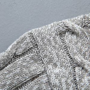 Suéter torcido blanco cálido grueso de moda para hombres, jerséis sueltos de cuello alto, patrón sólido de moda, servicio OEM de otoño - Product Image 5