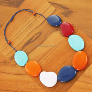 Collier de perles en résine multicolore de haute qualité pour femmes bijoux de déclaration pour mariages fêtes et cadeaux - Product Image 3