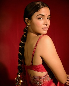 Sari de seda Rangoli clásico de moda, Sari indio de último diseño con hilo y Sari de trabajo de secuencia para suministro al por mayor - Product Image 6