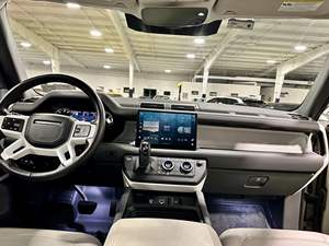 Land Rover Defender 130 SE Turbo 2023, 6 Cilindros, Tracción en las Cuatro Ruedas, Asientos en la Tercera Fila, Sin Modificar - Product Image 6