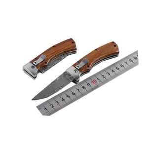 Couteau de poche pliant fabriqué à la main OEM haut de gamme Couteau de camping en acier damas avec poignée en fibre de carbone de boutique comprenant du cuir - Product Image 6