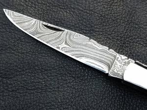 Cuchillo de Caza Plegable de Acero de Damasco Premium con Bloqueo Trasero, Venta al por Mayor OEM, Cuchillo de Coleccionista EDC Afilado como una Navaja, 58HRC, 3 Años de Garantía - Product Image 3