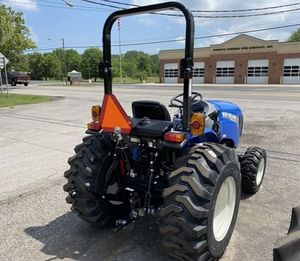 Tracteur compact abordable avec accessoires pour petites exploitations agricoles - Product Image 4
