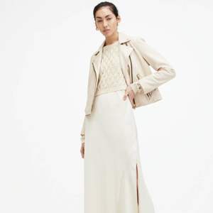 Veste en cuir de style pour femmes de haute qualité à la mode sur mesure en différentes couleurs disponibles à bon prix - Product Image 3