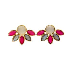 Recién llegado, pendientes de diseño de pétalos de flores pequeñas con hermosas piedras preciosas de tres colores diferentes por piedra preciosa - Product Image 1