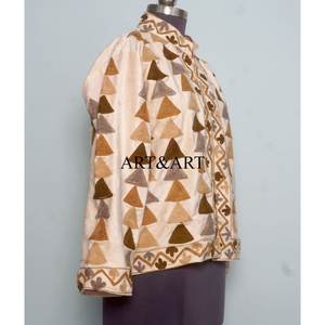 Chaqueta de Invierno de Algodón y Terciopelo con Bordado Suzani Hecho a Mano de la Mejor Calidad, Acolchada, Ecológica y de Secado Rápido para Mujer - Product Image 4