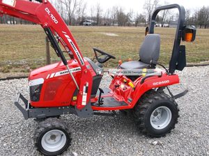 Massey Ferguson GC2400 4x4 Tractor cargador de granja con cargador frontal en segunda mano - Product Image 6