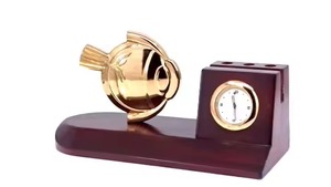 Porte-stylo en métal Offre Spéciale Porte-cartes en bois Horloge pour le bureau ou les professionnels et les entreprises disponibles au meilleur prix - Product Image 4