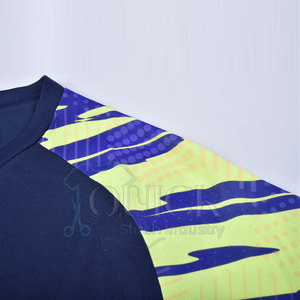 Uniforme de football surdimensionné de haute qualité, respirant, léger, à manches courtes, en matériau durable, pour équipe - Product Image 3